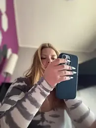 AnastasiaAniess — Stripchat recorded stream screenshot (01 Apr 2026)