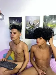 Violet_Dream2 — Stripchat recorded stream screenshot (05 Apr 2026)