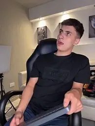 AdrianRinaldi — Stripchat recorded stream screenshot (06 Apr 2026)