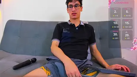 Cum_hunters — Stripchat recorded stream screenshot (07 Apr 2026)