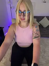 Megan_lu2 — Stripchat recorded stream screenshot (07 Apr 2026)