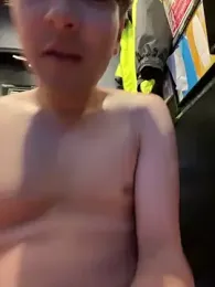 yuuki8910 — Stripchat recorded stream screenshot (08 Apr 2026)