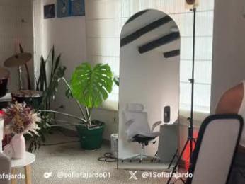 sweet_littleee — Chaturbate recorded stream screenshot (08 Apr 2026)