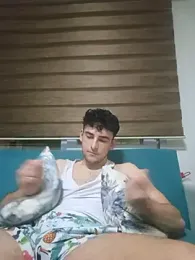 Yasinyasin7 — Stripchat recorded stream screenshot (08 Apr 2026)