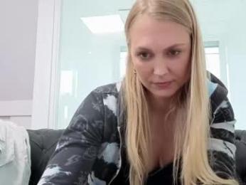 siswet19 — Chaturbate recorded stream screenshot (11 Apr 2026)