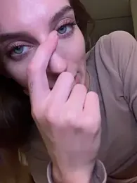 -AngelAri- — Stripchat recorded stream screenshot (11 Apr 2026)