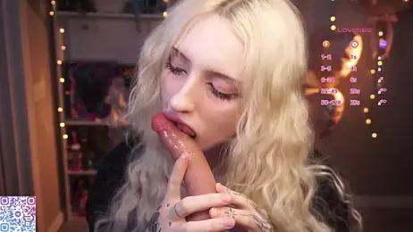 hikmurr — Stripchat recorded stream image, 17.04.2026 18:00