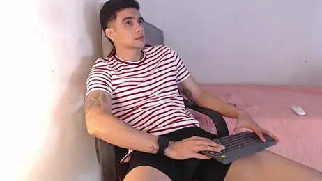 adam_levis17 — Stripchat recorded stream image, 21.04.2026 05:10