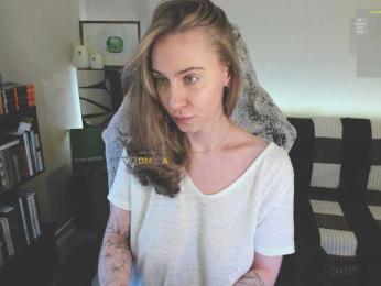 Adamova_Eva — Bongacams recorded stream image, 01.02.2025 13:30