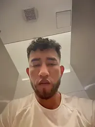 liam_bronw — Stripchat recorded stream image, 30.04.2026 18:00