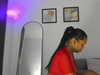 avaferrera — Camsoda recorded stream image, 01.05.2026 20:20