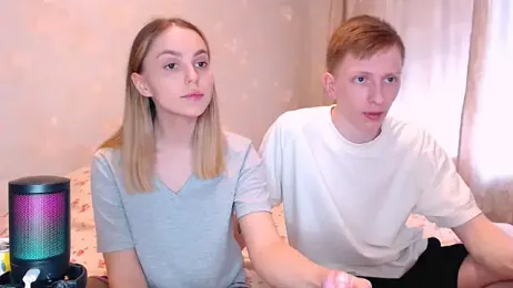juliaanddima — Stripchat recorded stream image, 04.05.2026 09:10