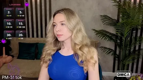 Holl1Would — Stripchat recorded stream image, 04.05.2026 19:40