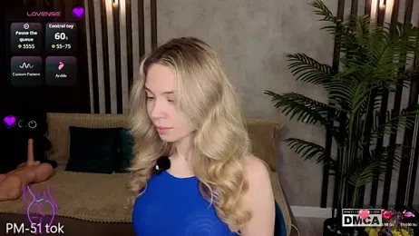 Holl1Would — Stripchat recorded stream image, 04.05.2026 19:40