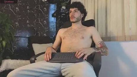Rafael_Mendezz — Stripchat recorded stream image, 09.05.2026 22:40