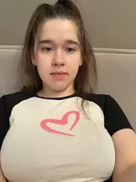 HornyGirlH — Stripchat recorded stream image, 11.05.2026 06:00