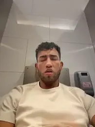 liam_bronw — Stripchat recorded stream image, 11.05.2026 17:30