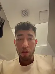liam_bronw — Stripchat recorded stream image, 11.05.2026 17:30