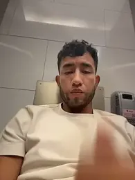 liam_bronw — Stripchat recorded stream image, 11.05.2026 17:30