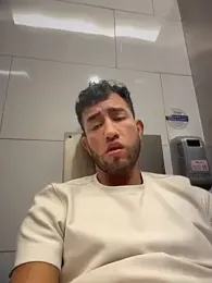 liam_bronw — Stripchat recorded stream image, 11.05.2026 17:30
