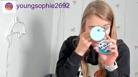 YoungSophie — Stripchat recorded stream image, 19.05.2026 15:00