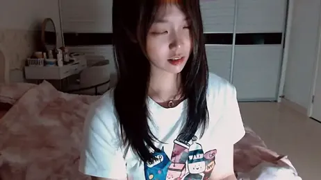 Miu1_girl — Stripchat recorded stream image, 20.05.2026 13:00