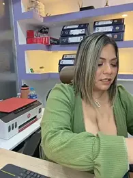 isabella_horney_ — Stripchat recorded stream image, 23.05.2026 12:00