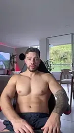 Valenthino_Salvatore — Stripchat recorded stream image, 26.05.2026 22:10