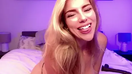 oliviafranciis — Stripchat recorded stream image, 27.05.2026 06:10
