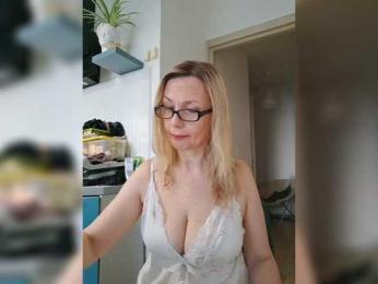 ShiningMILF — Bongacams recorded stream image, 06.06.2026 01:50