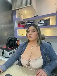 isabella_horney_ — Stripchat recorded stream image, 13.06.2026 12:00