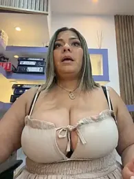 isabella_horney_ — Stripchat recorded stream image, 13.06.2026 12:00