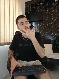 Rafael_Mendezz — Stripchat recorded stream image, 19.06.2026 19:40