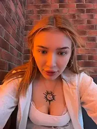 FlashTitsRoyal — Stripchat recorded stream image, 27.06.2026 04:30