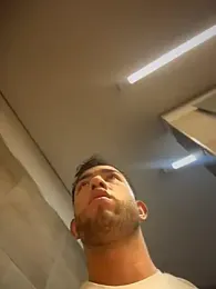 liam_bronw — Stripchat recorded stream image, 10.07.2026 19:30