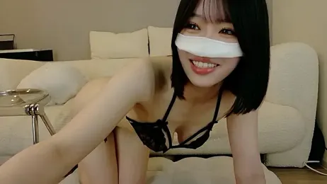 R-bonbon — Stripchat recorded stream image, 14.07.2026 14:00