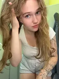 RussianWoman — Stripchat recorded stream image, 17.07.2026 02:00