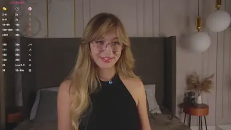 LoraineLuff — Stripchat recorded stream image, 17.07.2026 15:40