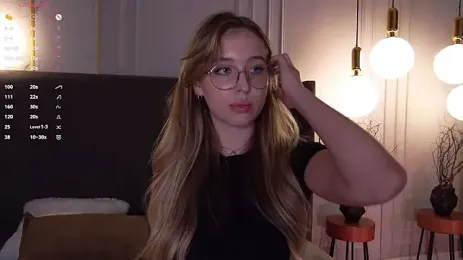 LoraineLuff — Stripchat recorded stream image, 19.08.2026 01:00