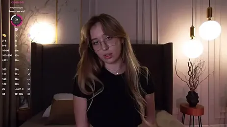 LoraineLuff — Stripchat recorded stream image, 19.08.2026 01:00