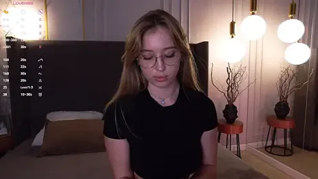 LoraineLuff — Stripchat recorded stream image, 19.08.2026 01:00