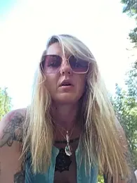 SheIsSomething — Stripchat recorded stream image, 19.08.2026 23:00