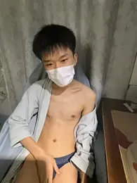 Zhang_yiovo — Stripchat recorded stream image, 19.09.2026 10:00