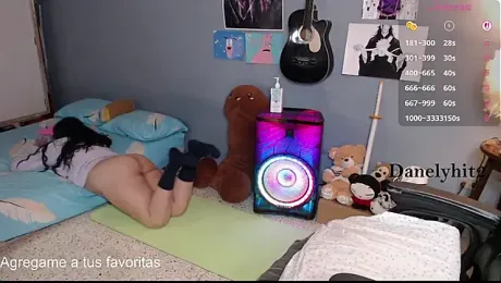 Danelyhit — Stripchat recorded stream image, 21.09.2026 02:20