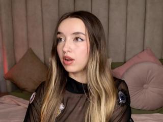 Mila Fiorela — Flirt4free recorded stream screenshot (16 Mar 2025)