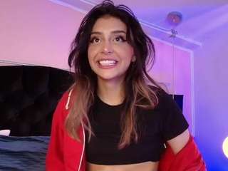 sofly-s — Camsoda recorded stream image, 21.03.2025 11:50