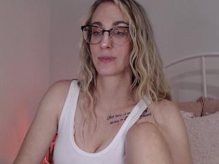 Zoey Evans — Flirt4free recorded stream screenshot (22 Mar 2025)