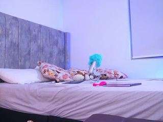lara-giraldo — Camsoda recorded stream image, 22.03.2025 02:40