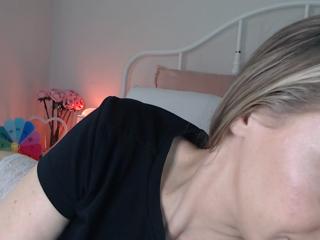 Zoey Evans — Flirt4free recorded stream screenshot (03 Apr 2025)