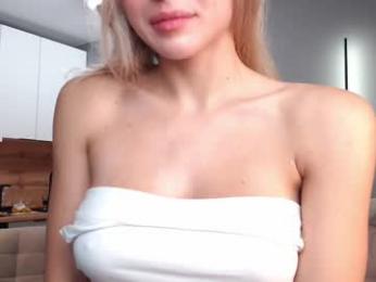 roselyn_rose — Chaturbate recorded stream image, 08.04.2025 10:30